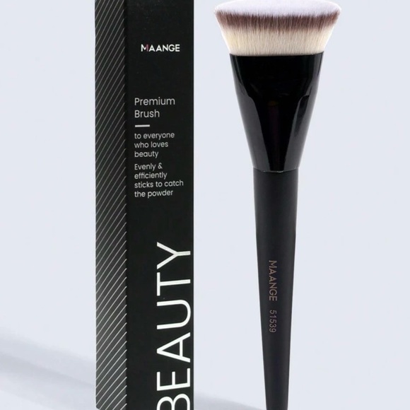 Foundation brush. - Picture 2 of 6